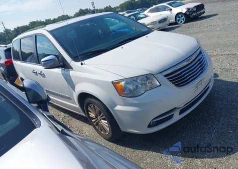2015 Chrysler Town & Country Touring-L z USA, uszkodzony, nr VIN 2C4RC1CG6FR673922